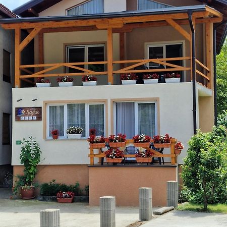 Studio Apartman Sajra Kulen Vakuf Exterior photo
